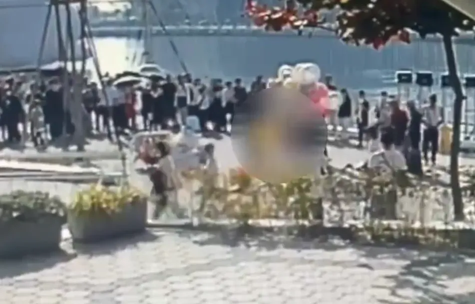3氣球攤商為「搶位」，在高流中心園區內大打出手。（圖/警方提供）
