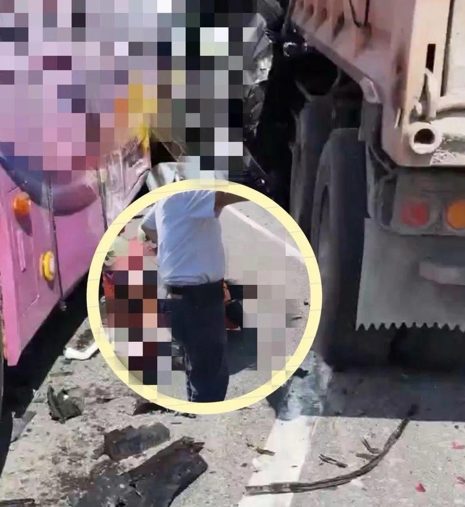 車禍現場。（圖／路況群組提供，小圖為命危傷者）