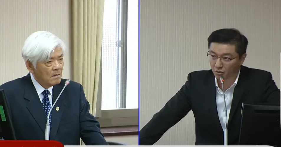 中選會主委李進勇(左)7日到立法院備詢。(圖/翻攝國會頻道YT)