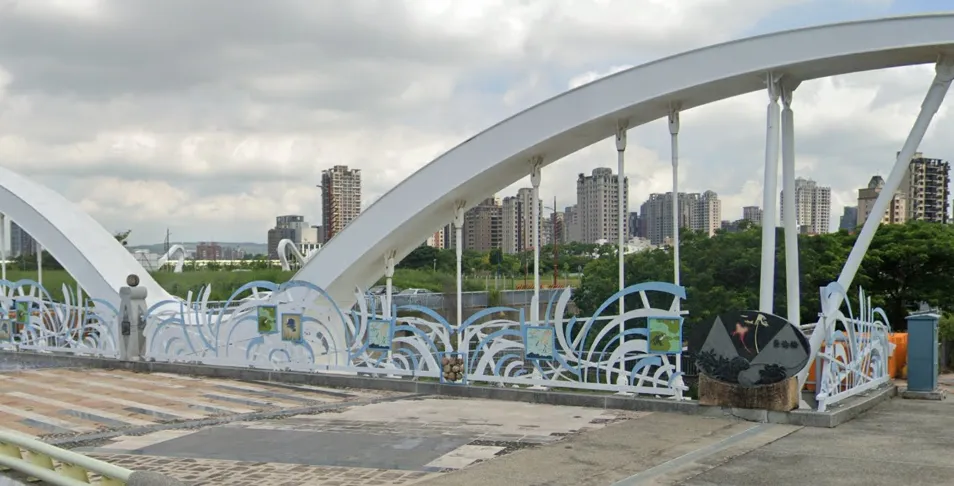 台中市麻園頭溪南區崇倫橋下有浮屍。（示意圖，非當事畫面／翻攝自Google Maps）