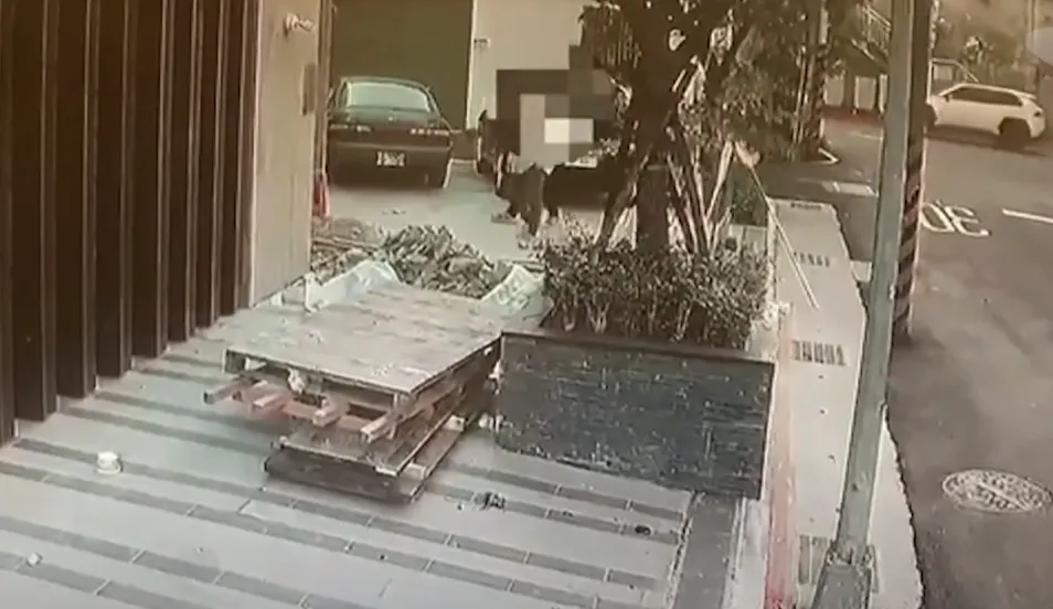 2名裝潢工去年1月間陳屍台北市內湖區一棟大樓工地現場，士林地檢署10日偵查終結，認定2人死因為甲苯中毒窒息，並把裝修業者不起訴處分。（圖／中天新聞資料畫面）