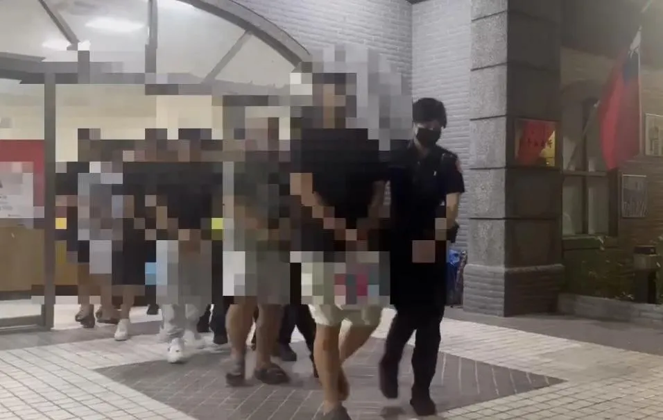 6名男子全被警方依法送辦。（圖／翻攝畫面）