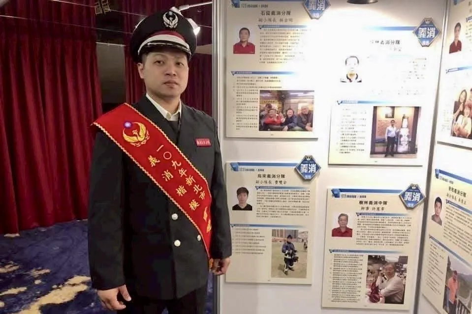 義消曹雙全仍在加護病房急救中。(圖/翻攝畫面)