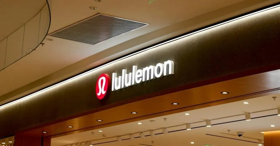 知名運動服飾品牌lululemon因產品安全性問題陷入爭議。（示意圖／翻攝自unsplash）