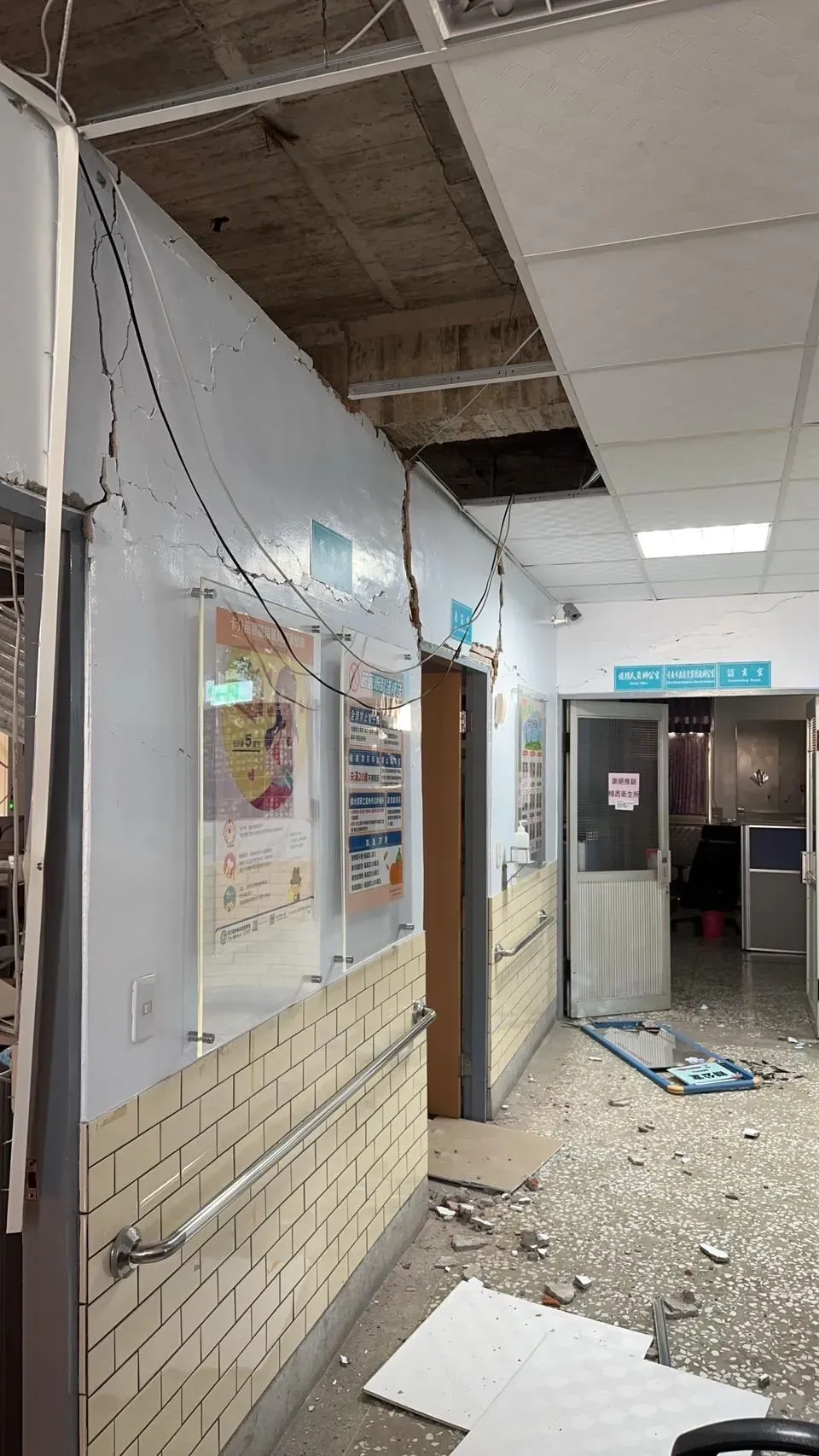 楠西衛生所地震受損情形。(圖/台南市府提供)