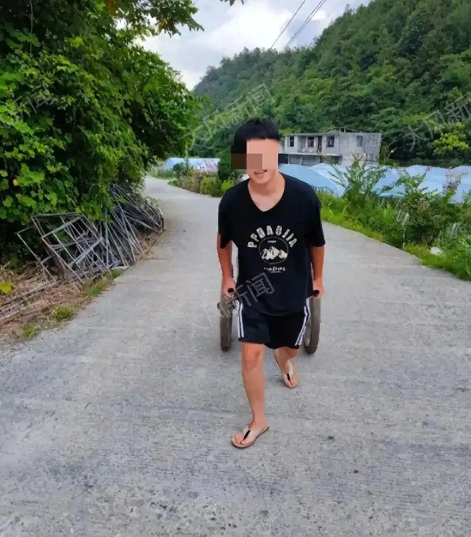 誤觸捕獸網被電擊死亡的男大生小冉。（圖／翻攝微博）