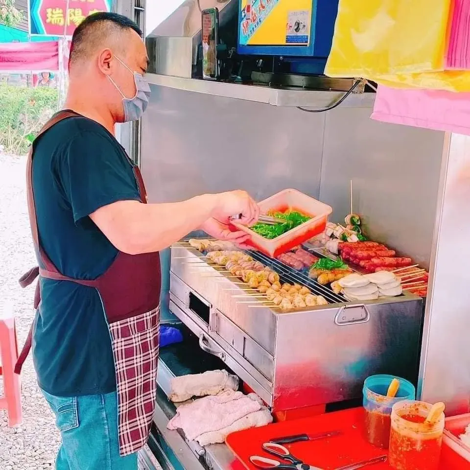老闆突然過世，店家宣布無限期休息。（圖／頭城北宜石牌香腸FB）