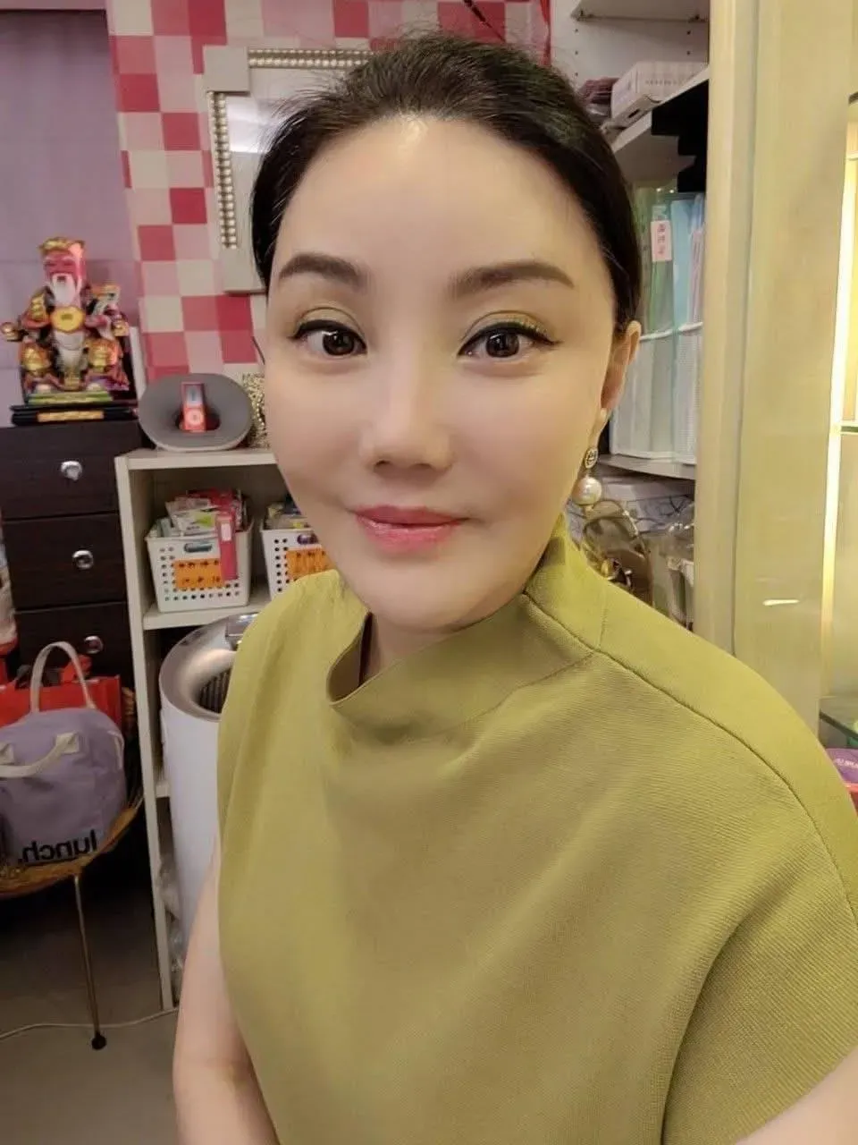通靈命理師沈嶸。（圖／經紀人提供）