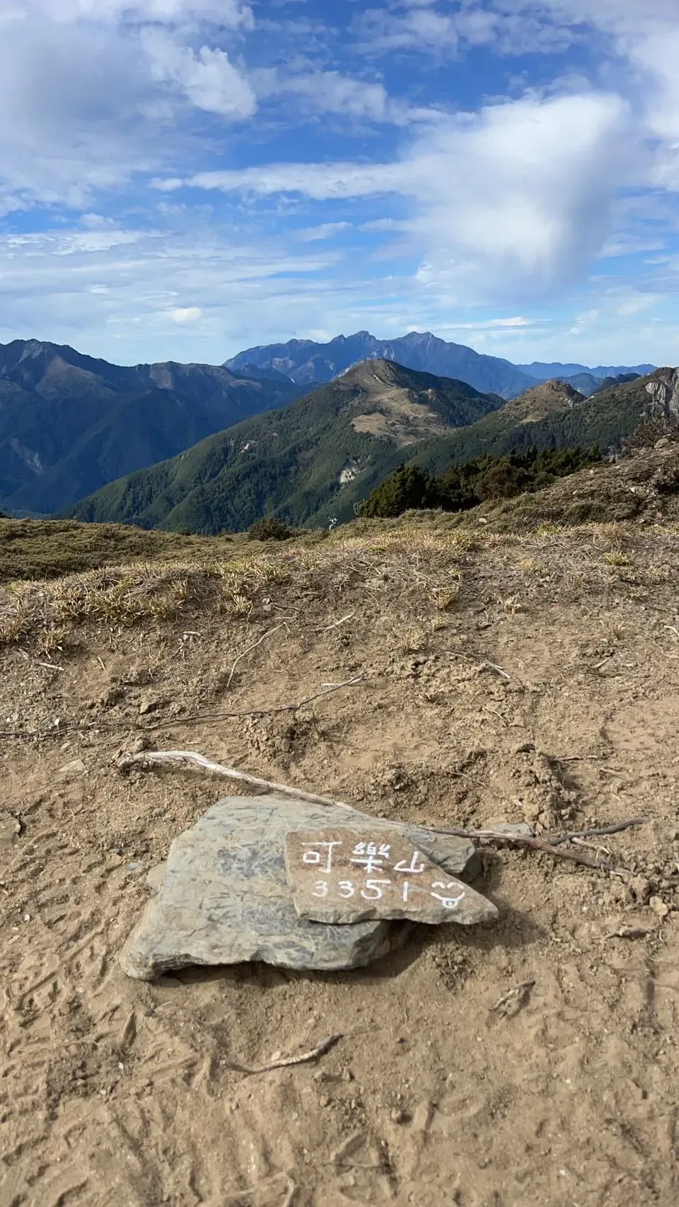 南投縣消防局申請空勤直升機,將她載運下山就醫,卻發現高女沒未申請登山許可,也沒辦理登山綜合保險。(圖/翻攝畫面)