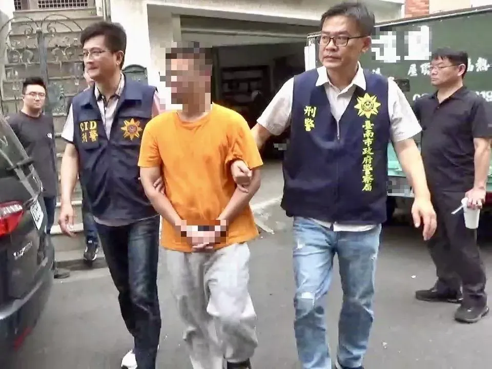 台南兩男子自學大麻種植技術,精心控制溫度、水、肥料等環境,實則為製毒「假農民」。(圖/翻攝畫面)