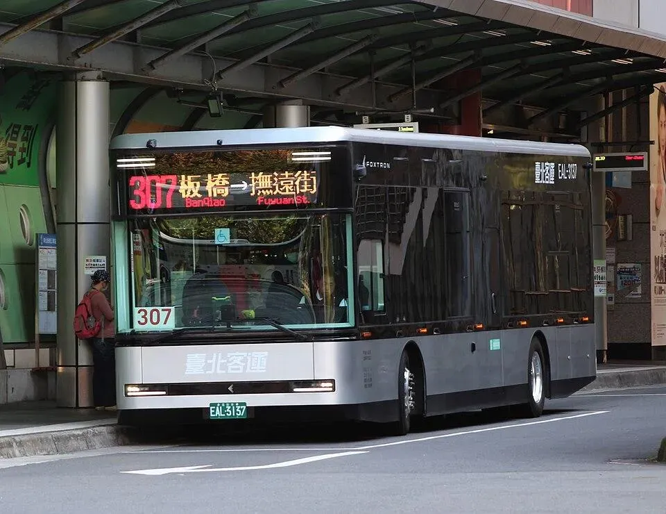 台北「最強公車王」出爐！307路線勇奪年收入冠軍。（圖／翻攝自維基百科）