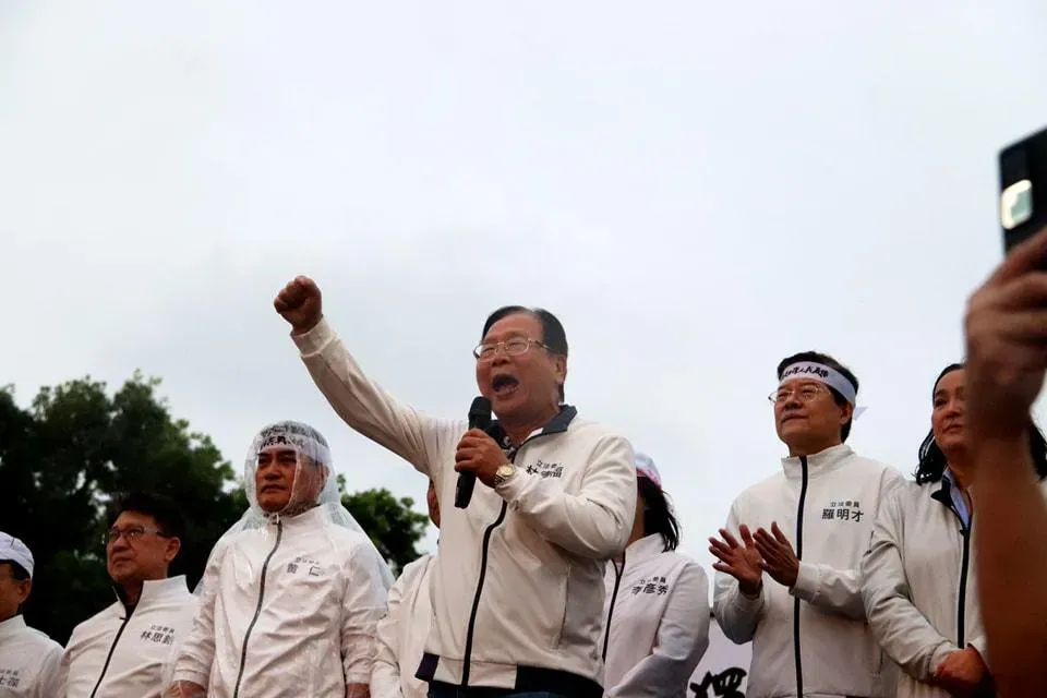林德福（中）。（圖／翻攝林德福臉書）