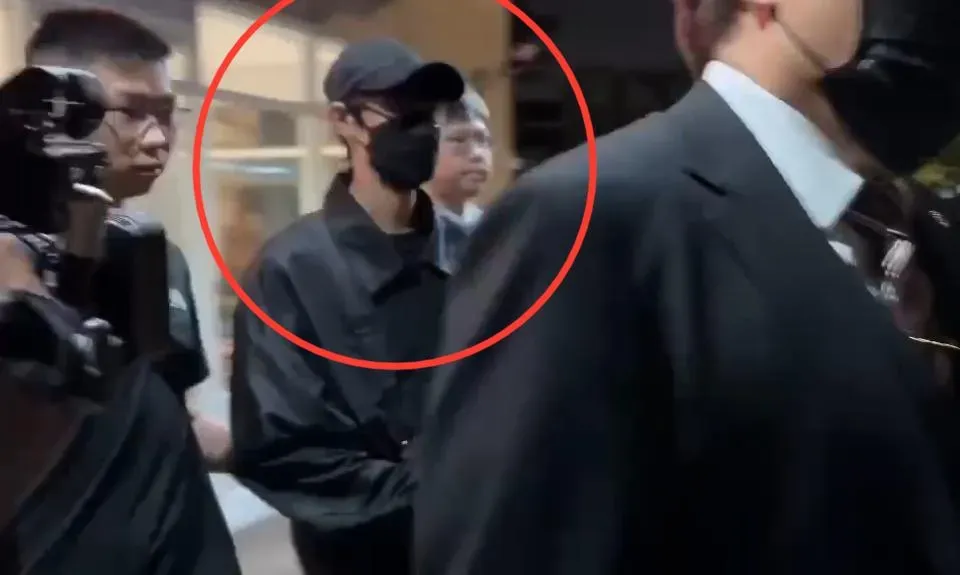Teddy陳向熙被警方押往新北地檢署複訊。(圖/翻攝畫面)