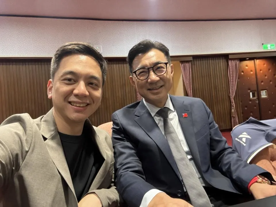 國民黨立委牛煦庭、立法院副院長江啟臣。(圖/牛煦庭臉書)