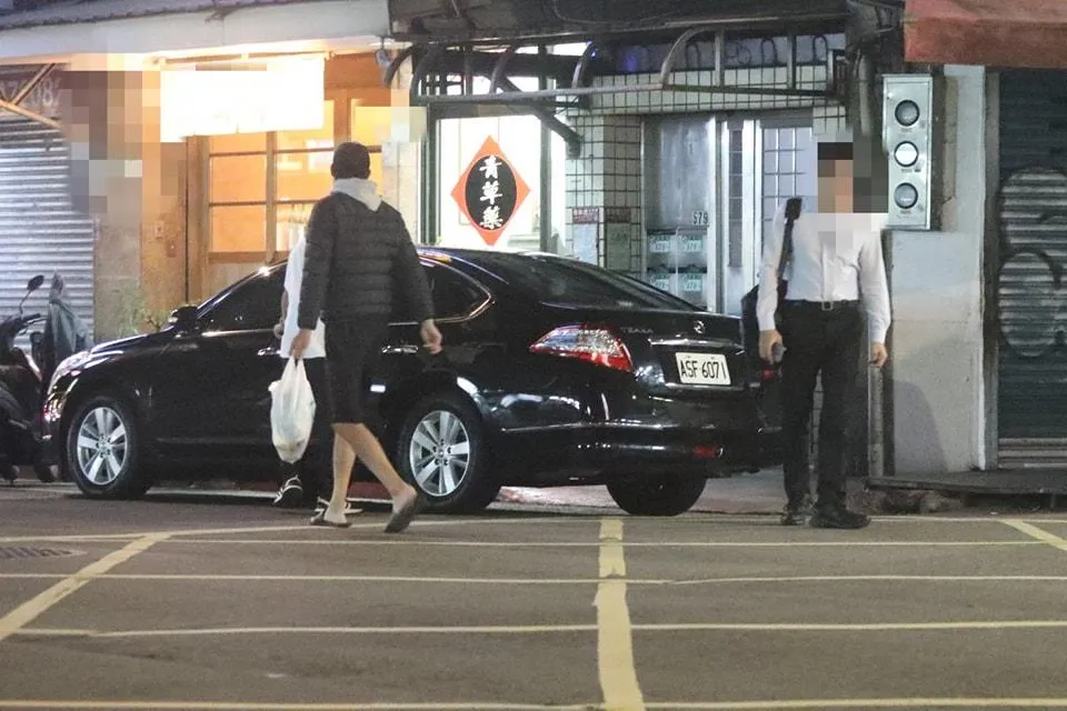 史哲遭爆料搭公務車去推拿。（圖／翻攝侯漢廷臉書）