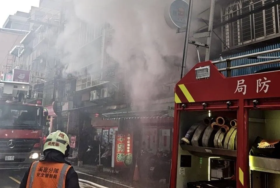 新北板橋今發生一起住宅火警。（圖／翻攝畫面）