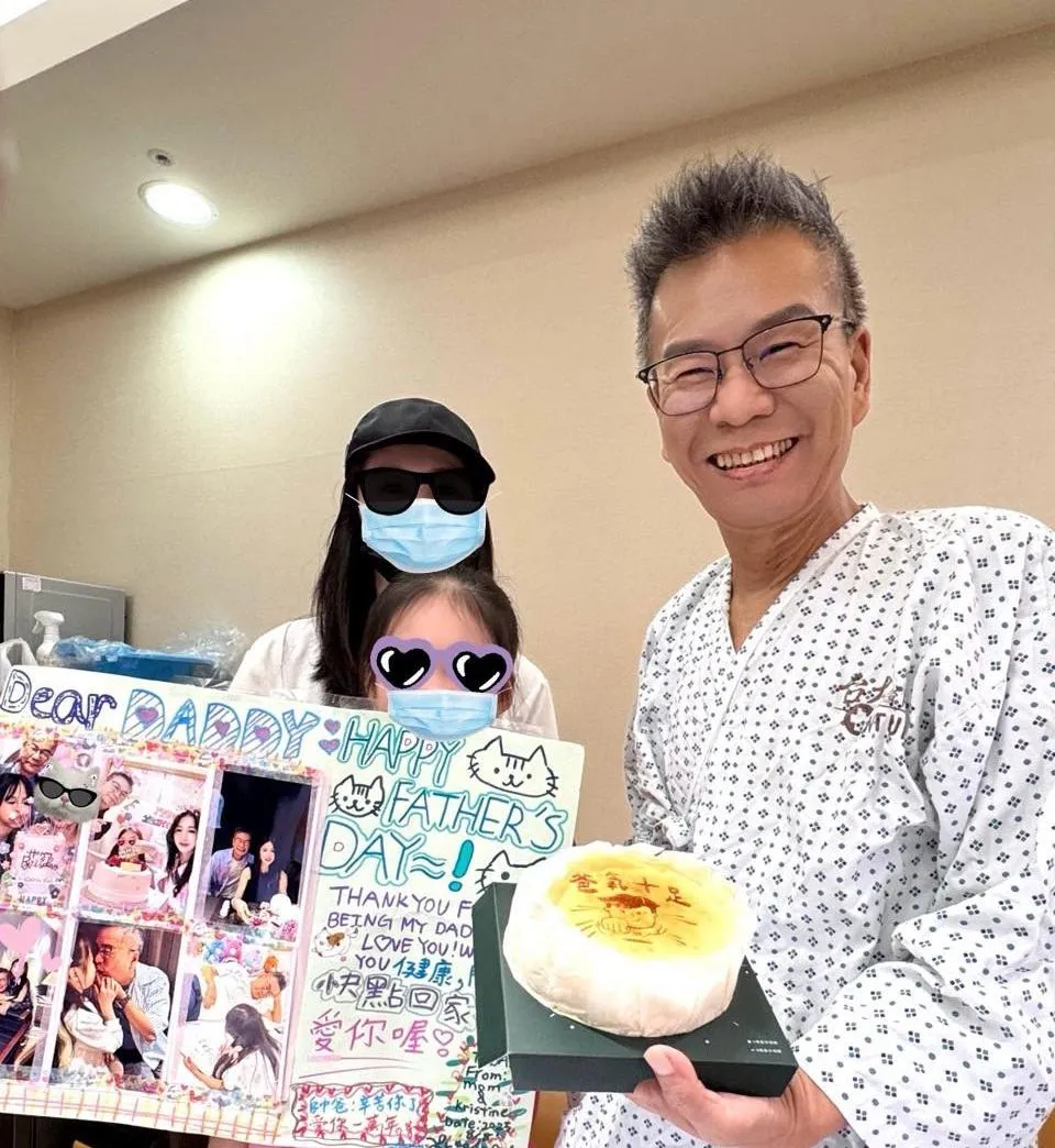 沈玉琳（右1）分享在醫院和家人溫馨合照。（圖／翻攝自Facebook@沈玉琳的御琳軍）