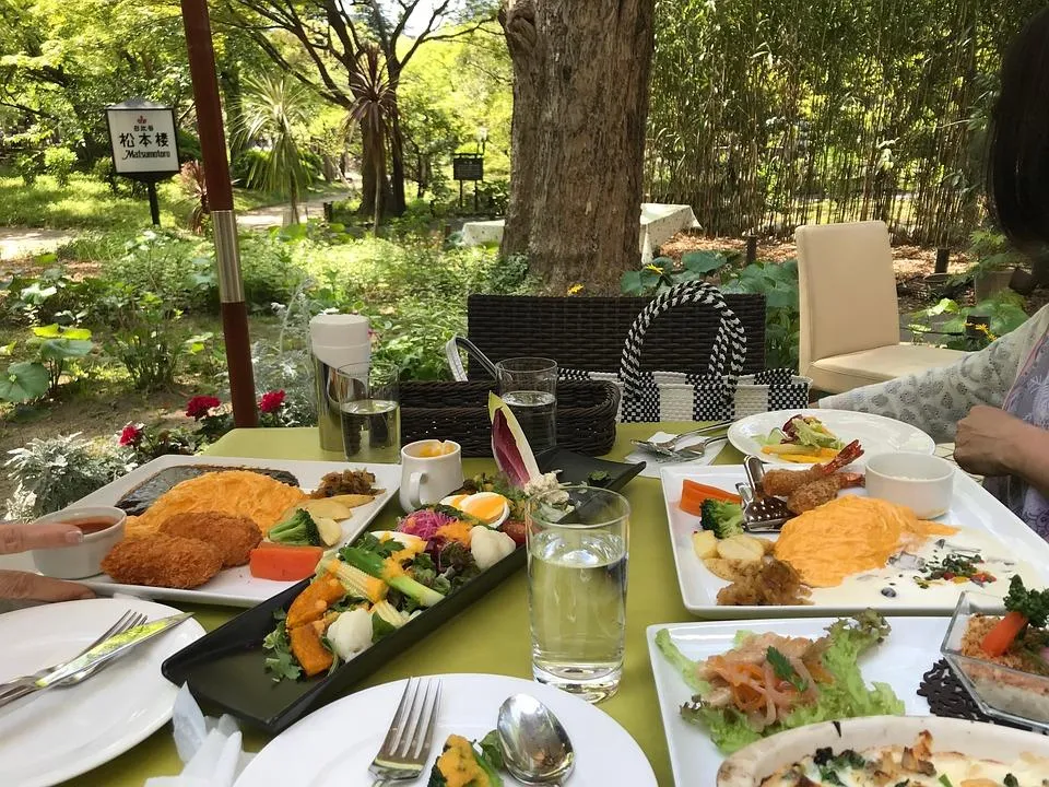 飲食與血糖息息相關，譚敦慈父親一向採取「水、肉、菜、飯」的進食順序。（示意圖／Pixabay）