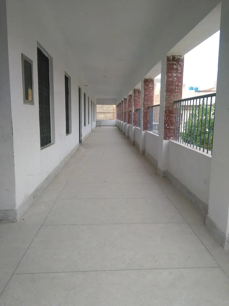 醫生提醒，學生在玩耍時應盡量避免接觸具有潛在危險的物品，如玻璃、尖銳器具等。（示意圖／Pixabay）
