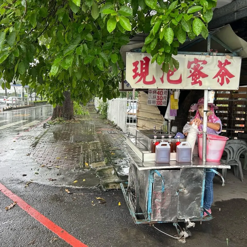 高雄一間歷史悠久的蜜茶攤「好牌現泡古早味蜜茶」即將走入歷史。(圖/現泡蜜茶)