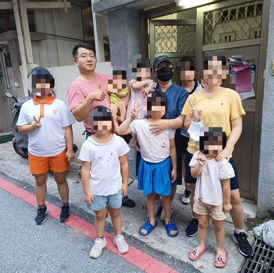 蘇男與陸籍妻子育有9名女兒，現在突然離世，全家陷困。（圖／中天新聞）