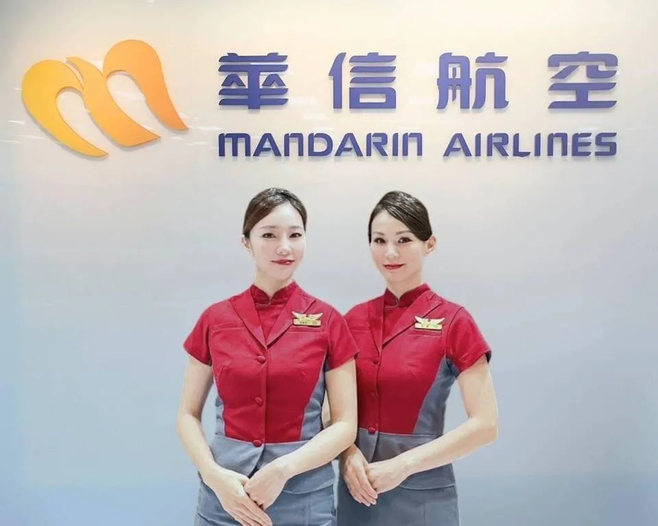 華信航空10日宣布啟動2025年度客艙組員招募計畫，因應2026年3月引進第13架ATR新機及航線擴增需求，預計正取12名空服員。（圖／華信航空提供）