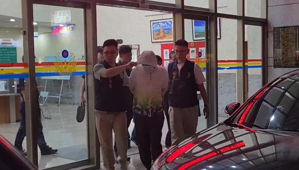 員警將嫌犯移送基隆地檢署偵辦。（圖／警方提供）