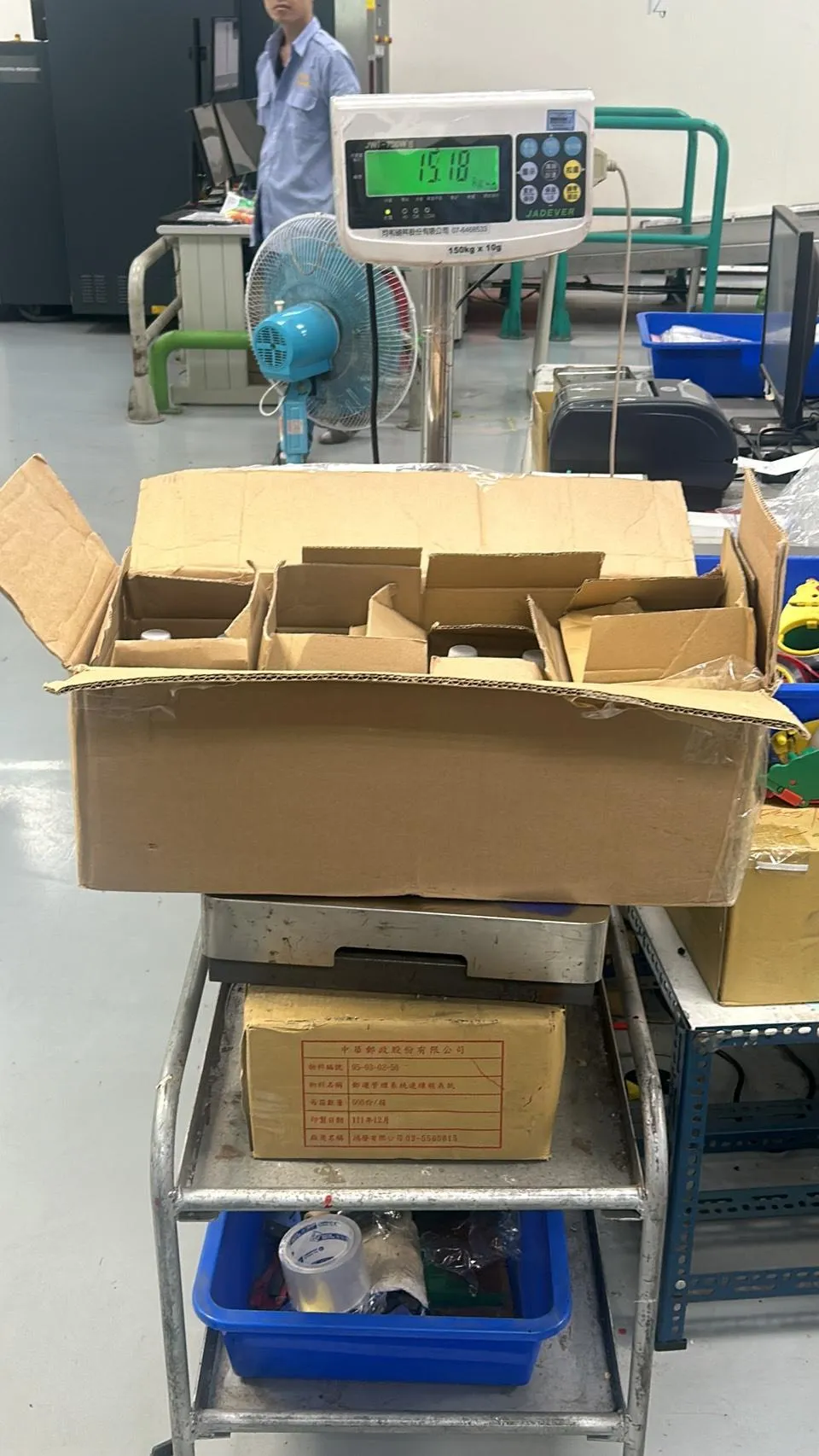 有嫌犯將歐洲高檔保養品「玫瑰水」替換成毒品,從德國運入台灣,海關人員發現有異,通報檢警,成功攔截。(圖/警方提供)