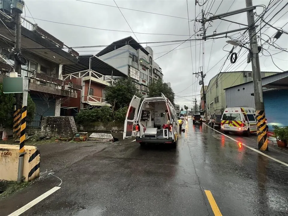 警消趕抵，蕭男已無生命跡象。（圖／翻攝畫面）