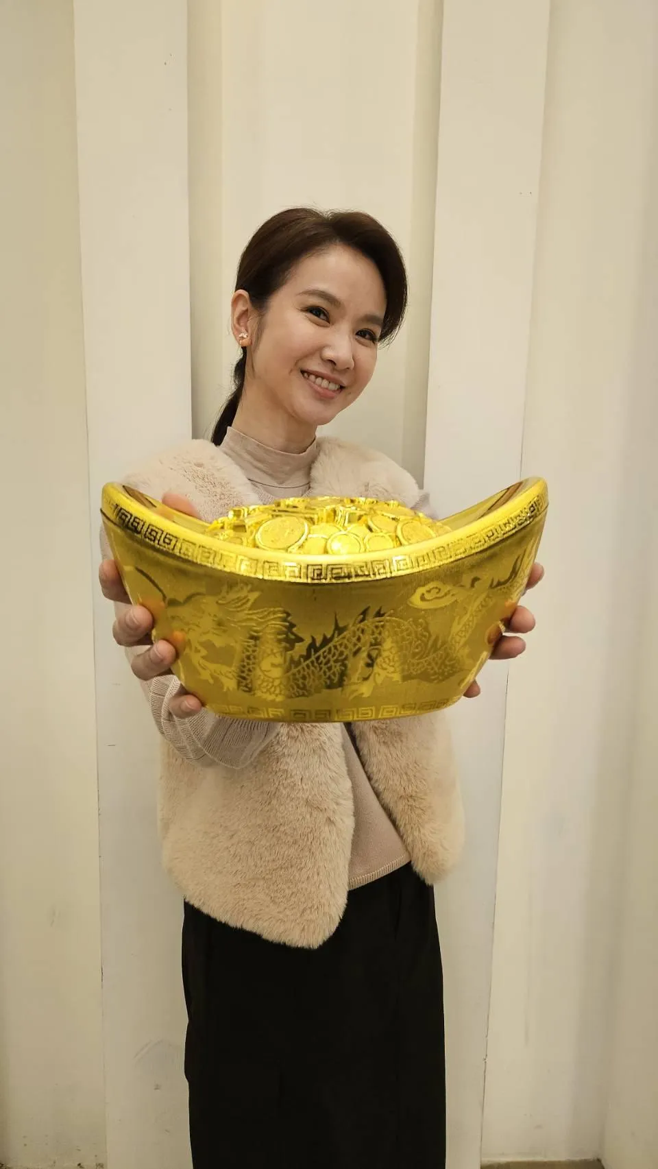 陳小菁過年發紅包不手軟。(圖/三立提供)