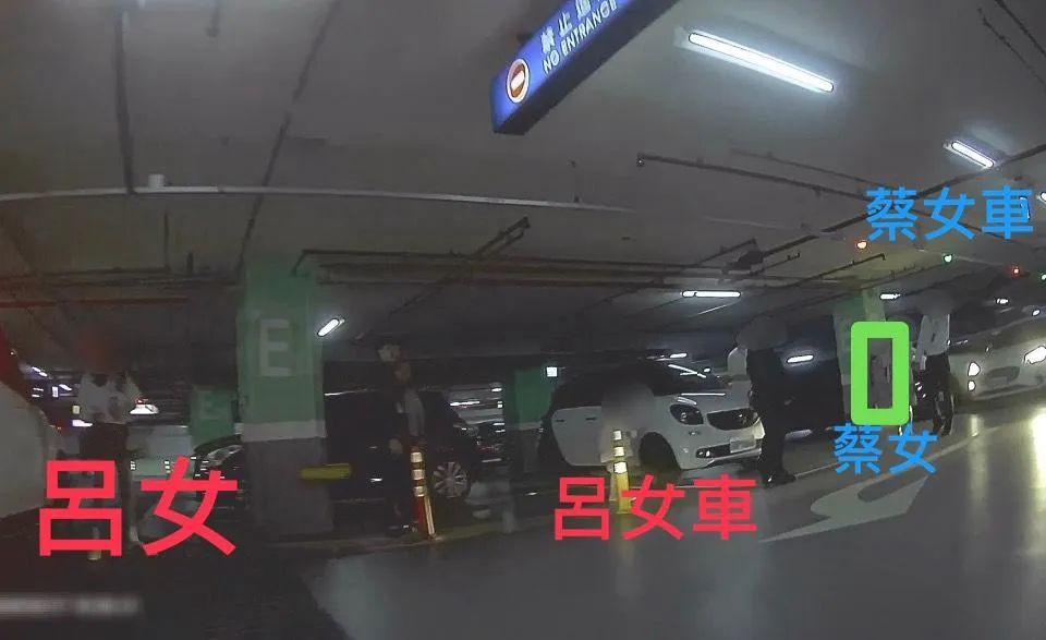 呂女、蔡女一度在現場對峙，事後均提出傷害告訴，警方依規定受理中。（圖／翻攝畫面）