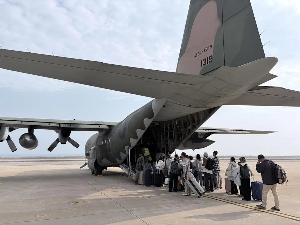22日春節連假最後1天，交通部民航局請國防部支援3架次軍機疏運。（圖／交通部民航局提供）