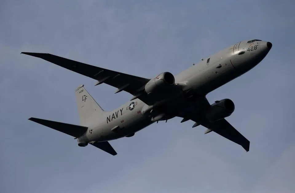 圖為美軍P-8A同型機。（路透社）
