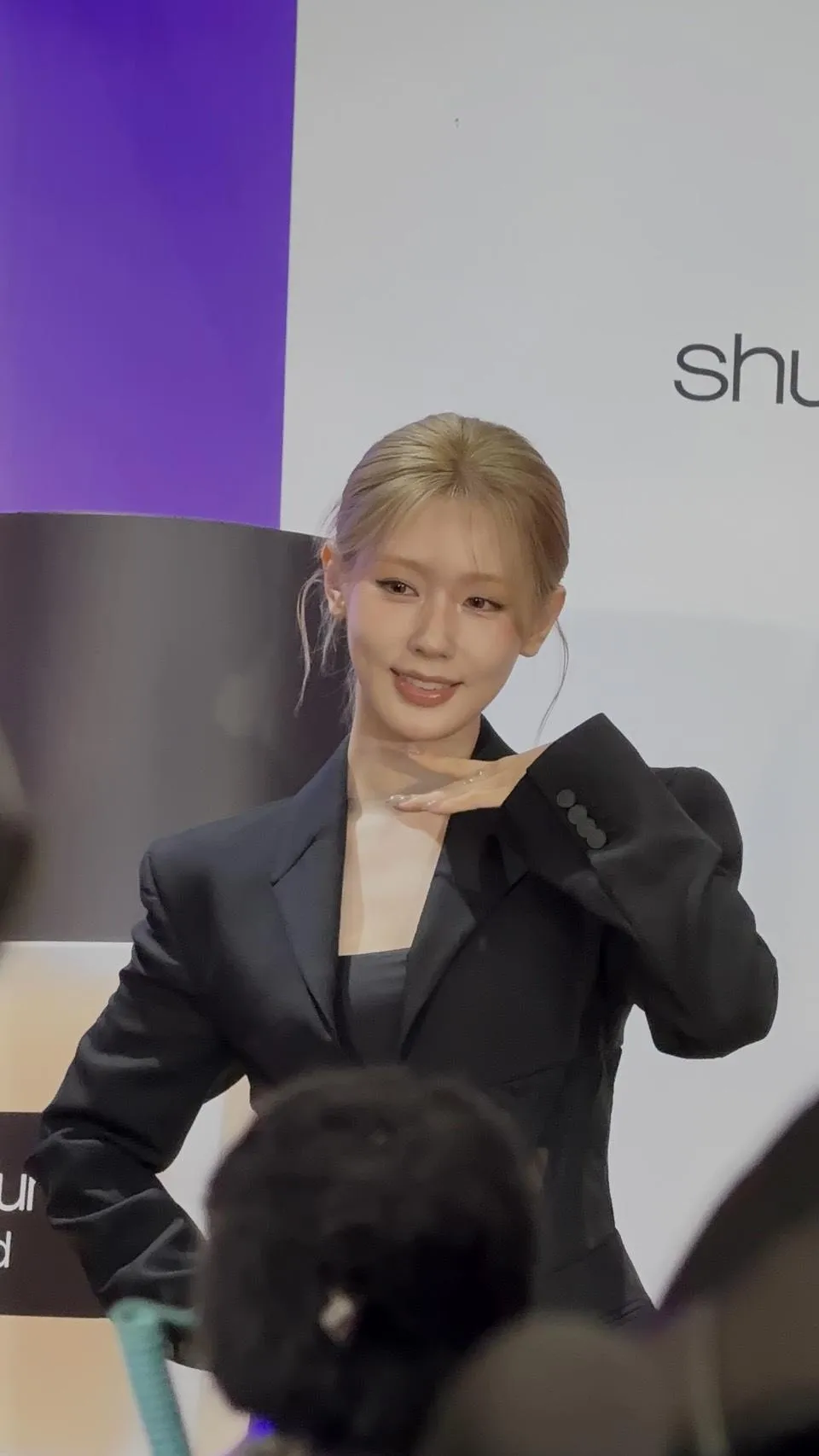 韓國人氣女團i-dle日前才剛登上臺北大巨蛋開唱，成員薇娟13日為美妝品牌代言二度來台。（圖／記者 伍映澄 攝）