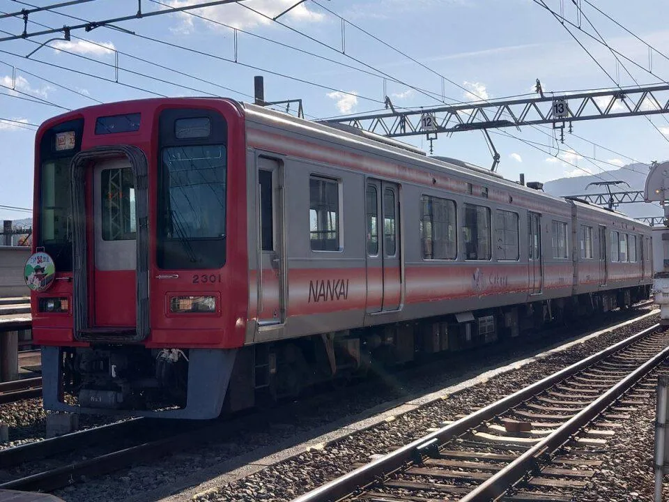 日本南海電鐵位於大阪府堺市的白鷺站22日下午發生落軌事件。（示意圖／翻攝臉書「nankairailway」）