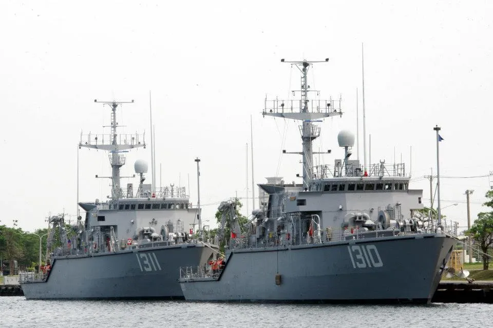 海軍僅有的2艘永靖級獵雷艦，永靖號(前)、永安號。(圖/截自國防部發言人臉書)