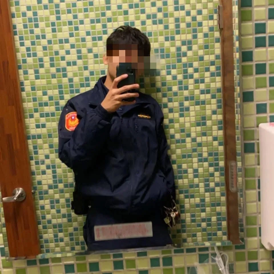 馮姓員警私照曝光。（圖/翻攝畫面）