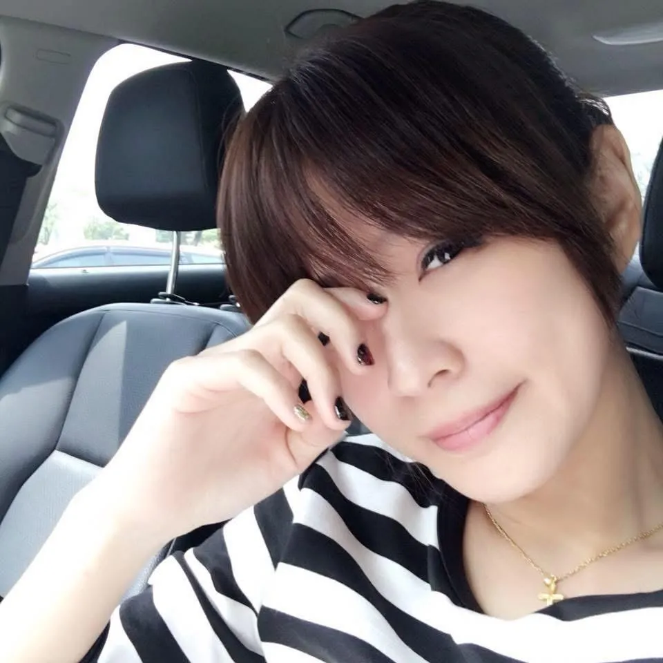八點檔女星李燕悲痛證實爸爸已於19日晚間離世。(圖/翻攝FB 李小燕正面思考團)