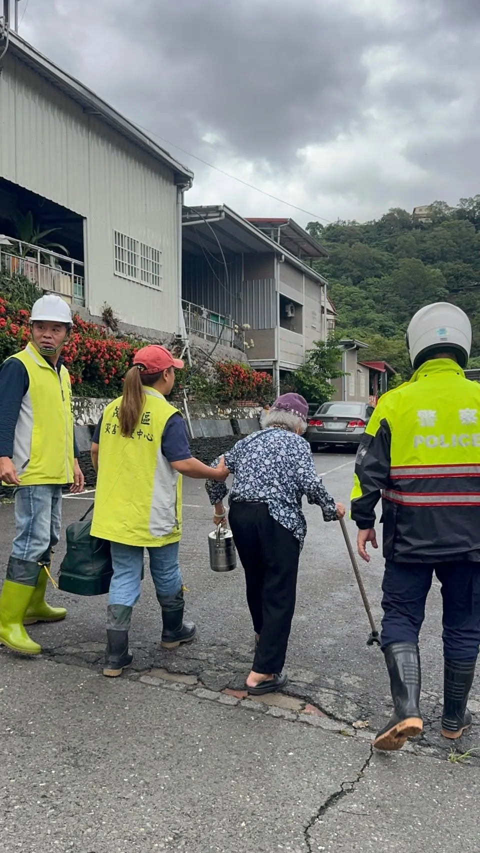 高雄市長陳其邁表示，5處山區區公所也已執行土石流潛勢以及大規模崩塌保全戶及弱勢族群「預防性疏散撤離」作業。（圖／翻攝陳其邁臉書）