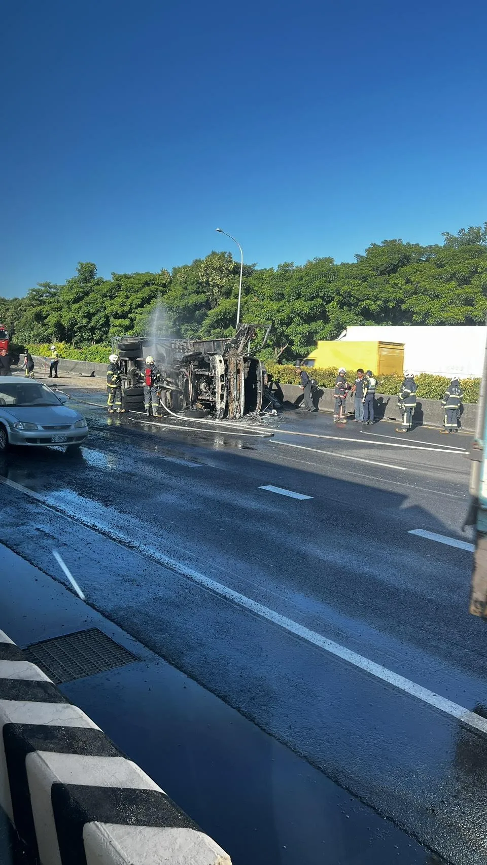 火燒車現場。(圖/台南道路救援張家班群友提供)