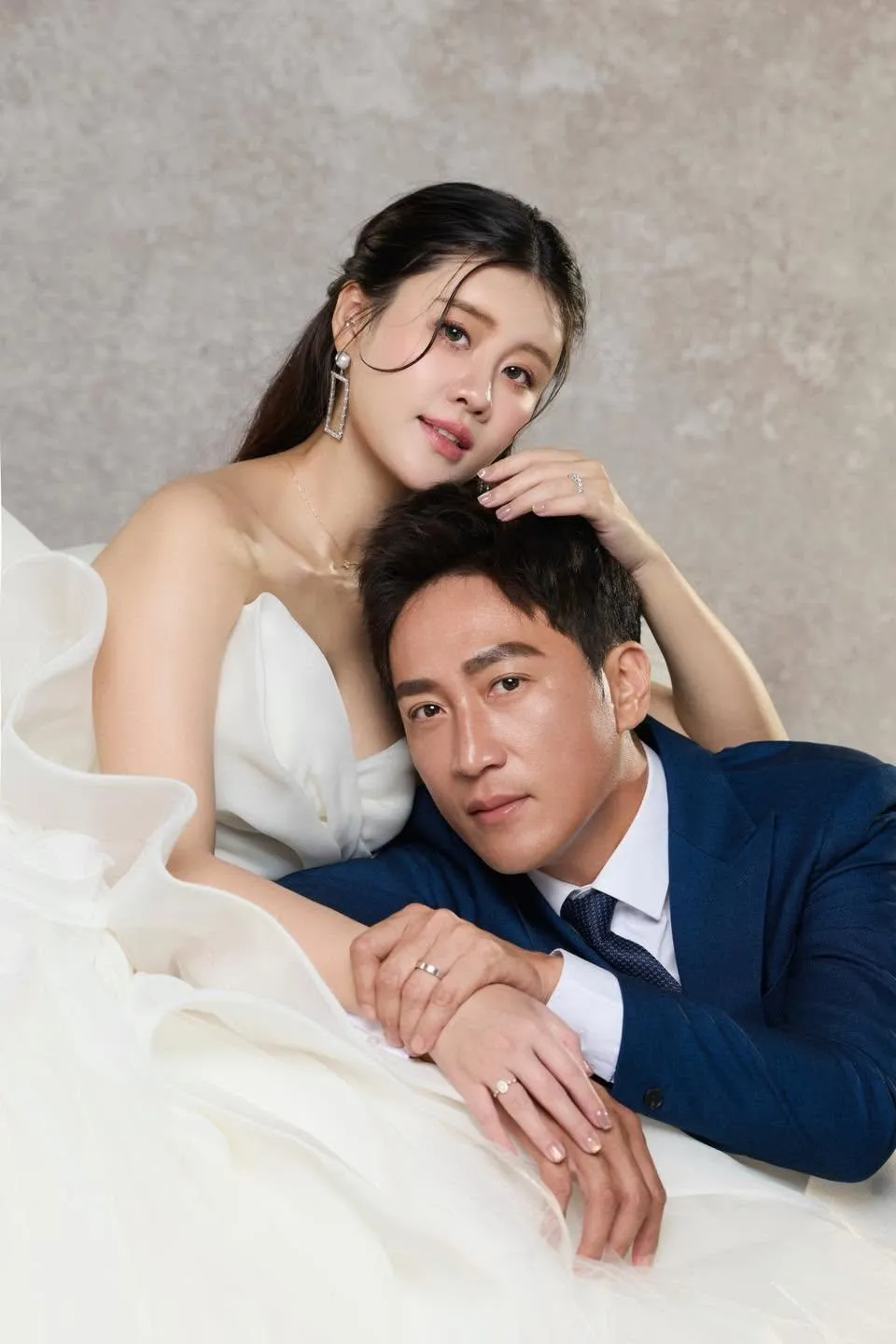 林真亦分享與老公的婚紗照。（圖／翻攝自林真亦臉書）