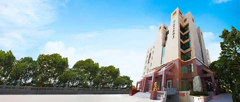 台南市停班課，國寶台南福座靈骨塔也閉館引民怨。（圖／翻攝自臉書）