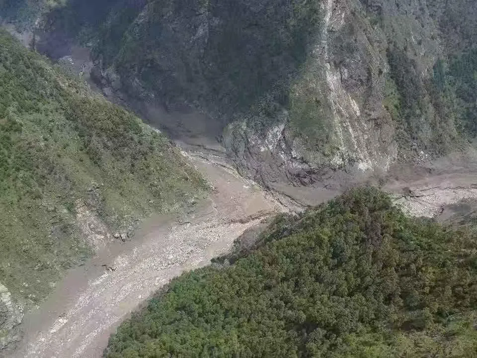 吉隆泥石流災害現場空拍。（圖／新華社）