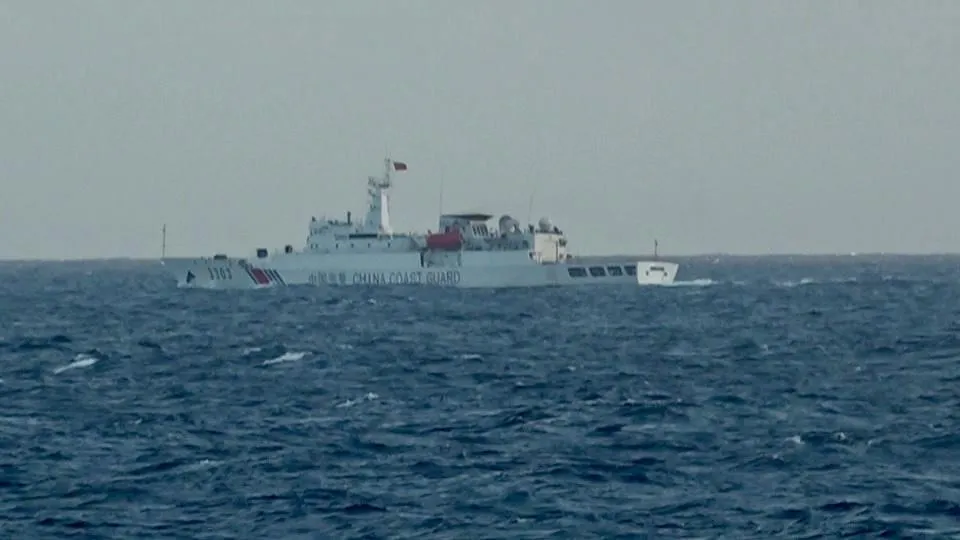大陸海警船下午侵擾東沙海域。（圖／翻攝畫面）