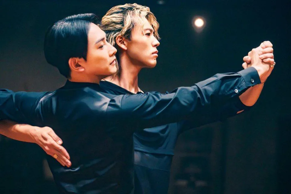 Netflix電影《10DANCE》改編自同名經典BL漫畫，由町田啓太(左)與竹內涼真(右)主演。（圖／Netflix）