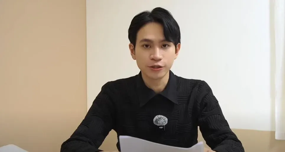 Andy表示10年來自己每個月都只能領到固定月薪及微薄獎金。（圖／翻攝Andy老師 YouTube）