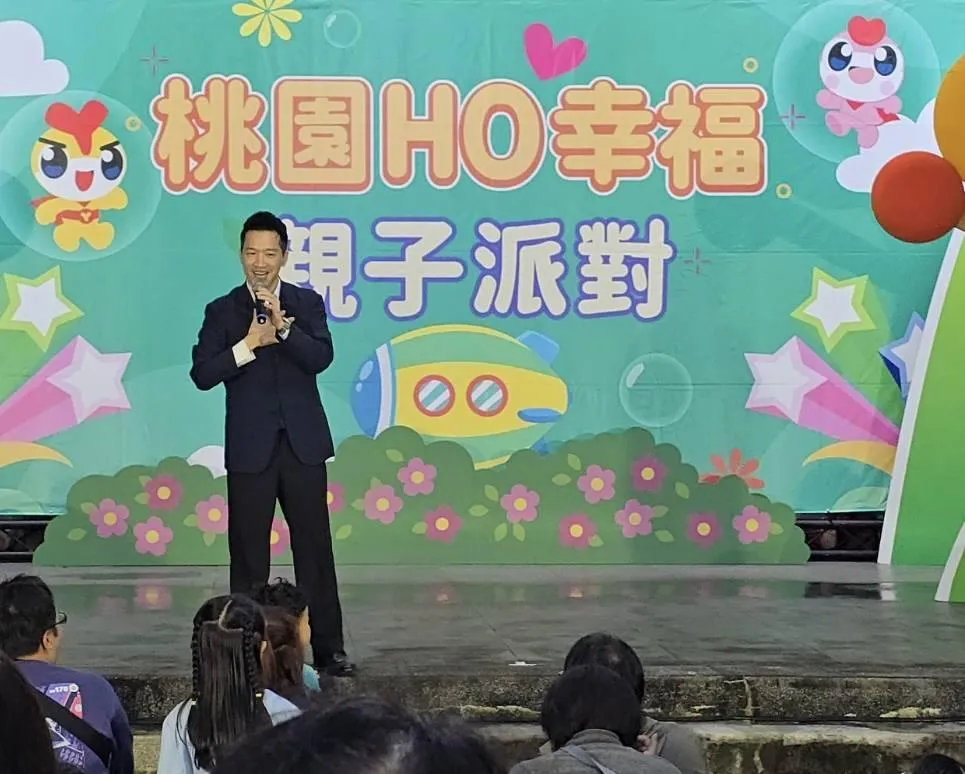 總統府副秘書長何志偉昨天（13日）到桃園市參加親子活動指出，桃園交通問題已經造成都市安全，他說桃園民眾的需求他都看在眼裡，希望盡一份心力，讓在地環境更好。（圖／主辦單位提供）