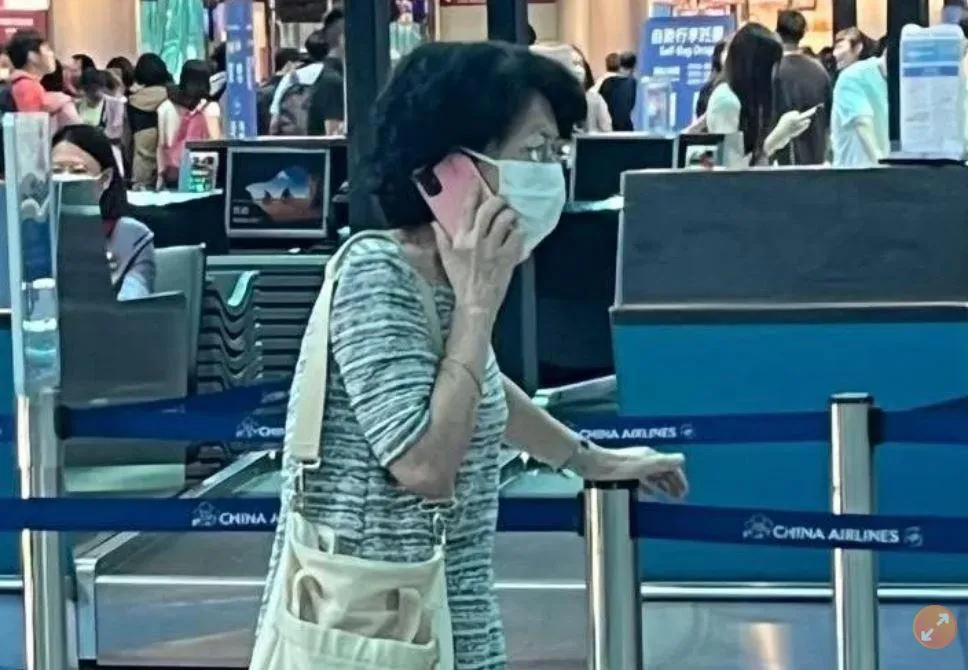 陳珮琪與柯傅堯出現在桃園機場。（圖／翻攝自網紅劉宇臉書）