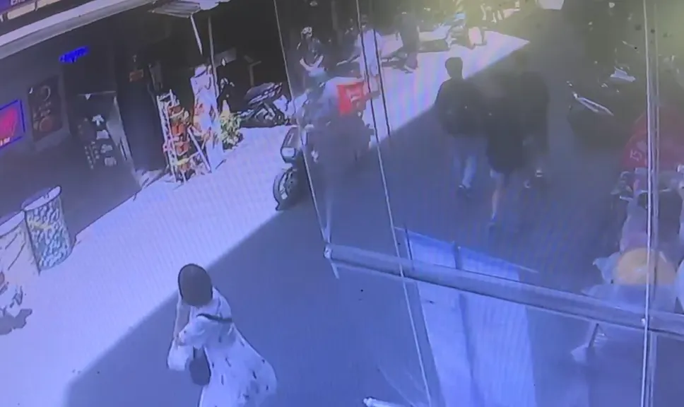 附近監視器拍下疑似氣爆瞬間。（圖／翻攝畫面）