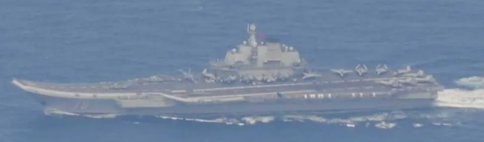 遼寧艦進入南鳥島周邊的日本EEZ水域。（圖／翻攝日本防衛省統合幕僚監部）
